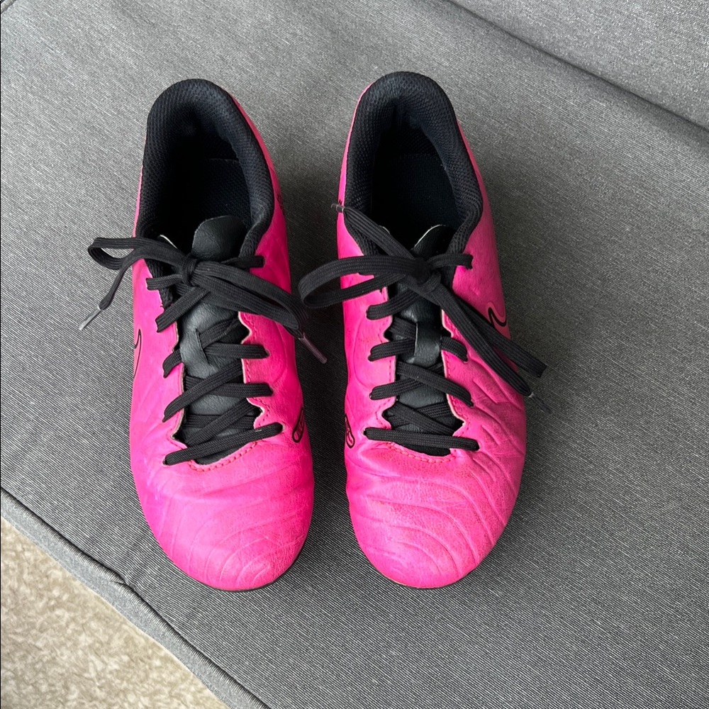 Nike Girls Hot Pink and Black Athletic Soccer Shoes